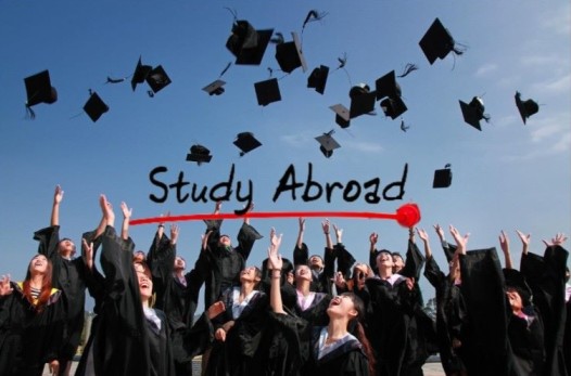 Study post Graduation Abroad | What are benefits of studying abroad